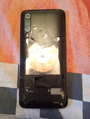 Samsung: Biri 10 AZN — 13