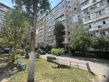 12 мкр бишкек: 3 комнаты, 65 м², 105 серия, 8 этаж, Косметический ремонт