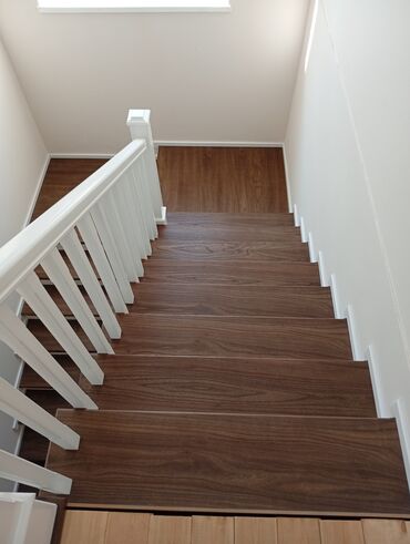 Деревянные лестницы: Деревянная лестница Для дома, Вид дерева: Грецский орех, Форма лестницы: Прямая, Стиль: Классический — 21