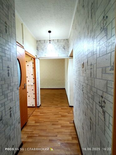 дом на иссык куле купить: 3 комнаты, 70 м², 105 серия, 1 этаж, Старый ремонт