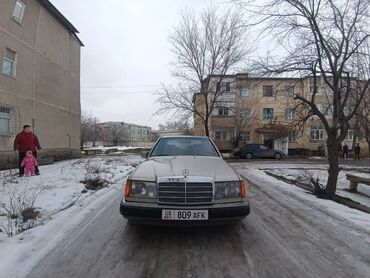 машина с российскими номерами: Mercedes-Benz W124: 1990 г., 2.3 л, Механика, Бензин, Седан