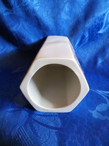 Stare vaze i dekor: Vaza nova Zajecar porcelan 70te. Visina. 17,5cm — 6