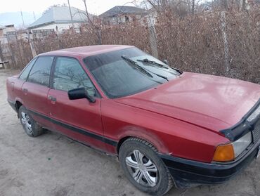 дом машина: Красный седан Audi, оснащенный черным бампером и защитной накладкой на