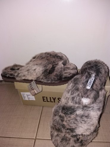 Slippers: Indoor slippers, 38