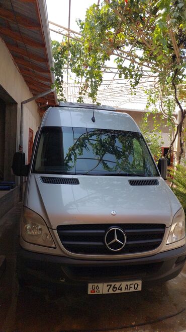 бу шины бишкек: Грузовой фургон Mercedes-Benz Sprinter серебристого цвета с удлиненной