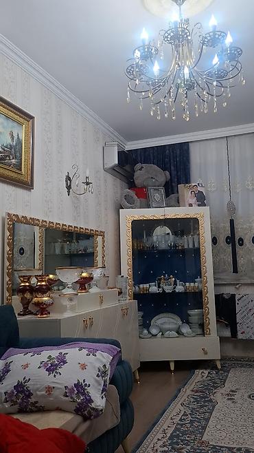 набор инструментов: Qonaq otağı üçün klassik üslubda mebel dəsti Tərkib: - Vitrin: Önü — 5