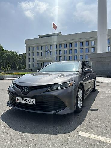 jac s7: Toyota Camry: 2018 г., 2.5 л, Вариатор, Гибрид, Седан — 2