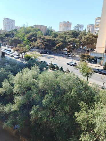 аренда и продажа недвижимости: Ünvan 5-ci mikrorayon qızıl tac tərəf düz yolun qırağında metroya