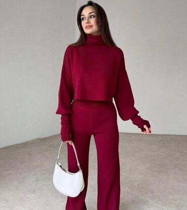 Kompleti: Komplet trikotaža 
Prelepe boje
3500 dinara L — 2