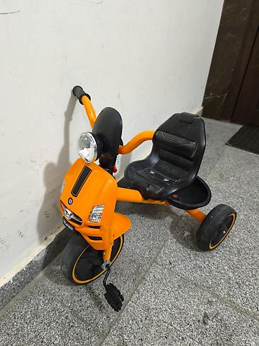 velosiped isiqi: Yeni veziyyetdedir. Isigi var, musiqisi var, esya qoymaga yeri var — 1