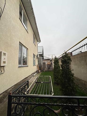 Продажа коттеджей и домов: Продаётся 2-этажный дом, УЧКУН 180 м², участок 2.8 соток (по факту — 5