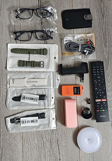 Digər aksesuarlar: Müxtəlif aksesuar və elektronikadan ibarət qarışıq dəst Dəstdə — 1