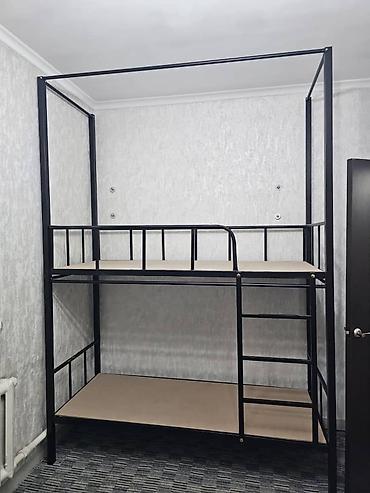 bunk bed: Двухъярусная металлическая кровать с верхним каркасом (можно — 2