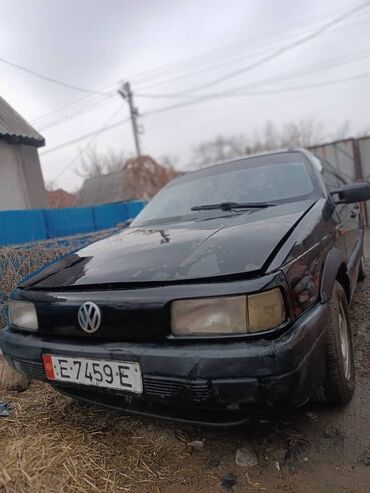 Volkswagen: Volkswagen Passat: 1991 г., 1.8 л, Механика, Бензин, Универсал