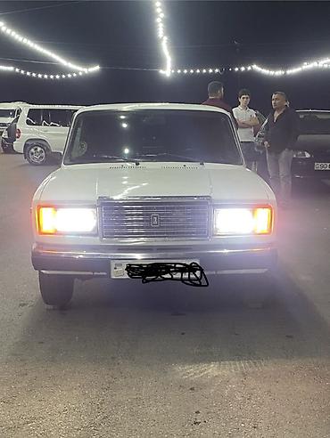 qaz 53 senedi: VAZ Lada 2107, ağ rəng, sedan kuzov. Xüsusiyyətlər: - Arxa ötürücülü — 2