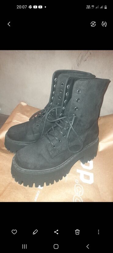 bershka na njpise ali: Ankle boots, 40