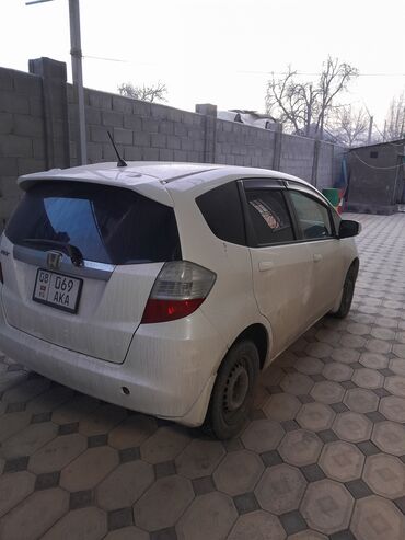 хонда фит белый: Honda Fit: 2008 г., 1.4 л, Автомат, Бензин, Седан