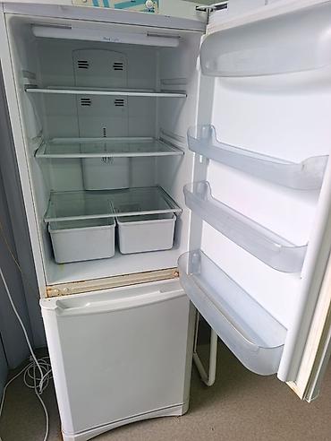 Холодильники: Холодильник Indesit, двухкамерный, белый. Б/у . В хорошем состоянии — 4