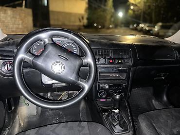 Продажа авто: Volkswagen Golf: 1999 г., 1.6 л, Механика, Бензин, Хэтчбэк — 4