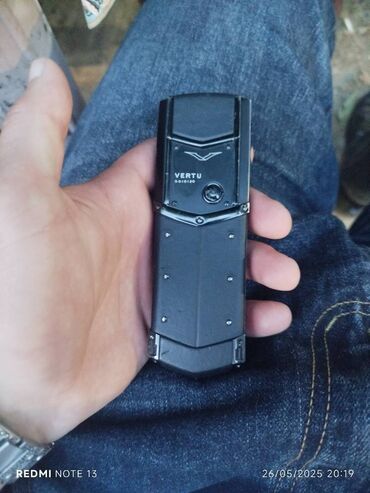 Vertu: Vertu Signature Touch, rəng - Qara