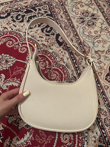 Çantalar: Miu Miu çiyin çantası – ağ rəngli, kompakt hobo/saddle dizaynı — 2