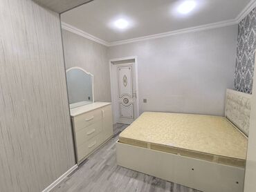 Uzunmüddətli kirayə mənzillər: 11-ci mikrorayonda, 5 mərtəbəli binanın 4-cü mərtəbəsində yerləşən — 5