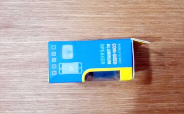 Ostali aksesoari za mobilne telefone: Nov bežični zvučnik blutut. Ima punjivu bateriju i punjač, puni se sa — 13