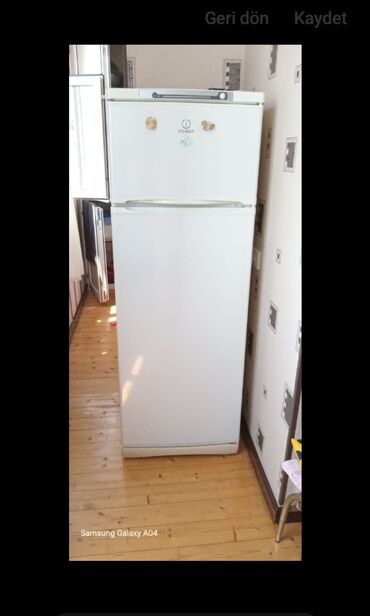indezit: Б/у 2 двери Indesit Холодильник Продажа, цвет - Белый, Встраиваемый