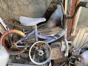 трёхколёсный детский велосипед: Детский велосипед на запчасти. 300 сом. Можно колеса поставить и