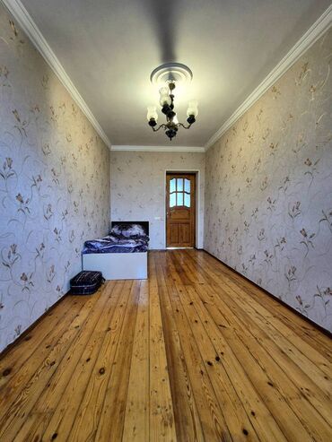 Uzunmüddətli kirayə mənzillər: Neftçilər metrosuna 5 dəqiqə piyada məsafədə yerləşən 5 mərtəbəli — 4