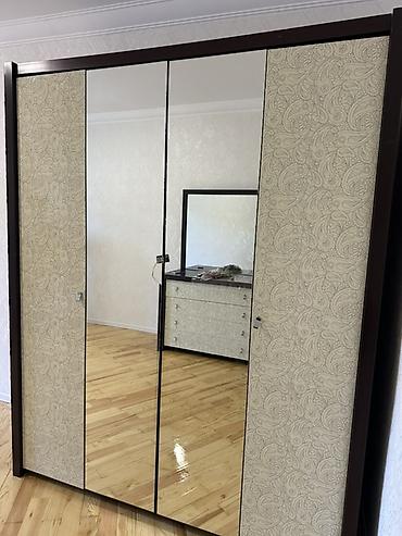 Geniş güzgülü qarderob şkaf - Model: sürgülü qapılı 4 bölməli