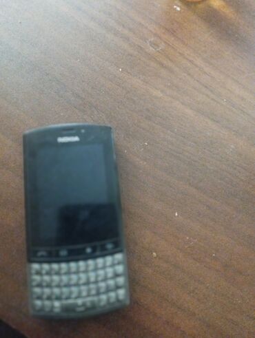 Boşqablar: Nokia E5, rəng - Qara, Düyməli