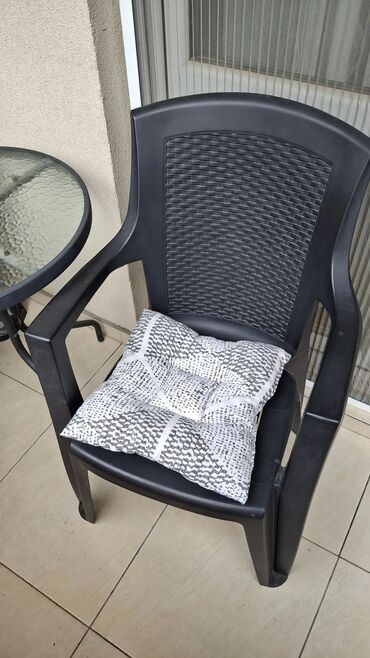 Setovi stolova i stolica: Balkonski set – sto i 2 stolice - Set sadrži: okrugli baštenski sto i — 11