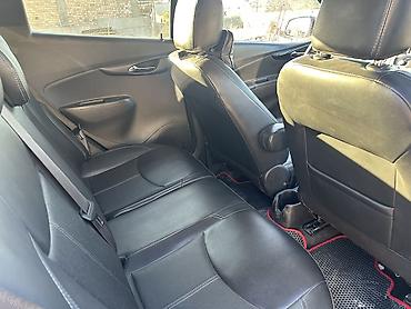 Chevrolet Spark: 2016 г., 1 л, Автомат, Бензин, Хэтчбэк — 2