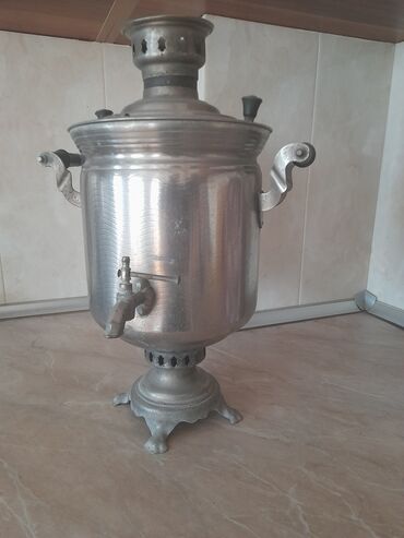 Toxumlar: Samovar ənənəvi çay hazırlamaq üçün nəzərdə tutulmuş bir cihazdır. Bu