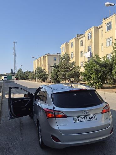 hyundai i30 stop: Hyundai i30: 1.6 l | 2013 il Universal — 2