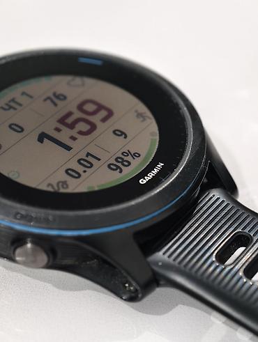 Garmin: Garmin Forerunner 945 — с MIP дисплеем. Лёгкие, стильные. Есть нюанс — 5