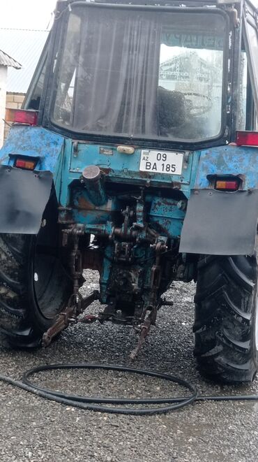 Traktorlar: Belarus MTZ tipli traktor - Korpus: kabinəli, mavi-qara rəng sxemi — 4