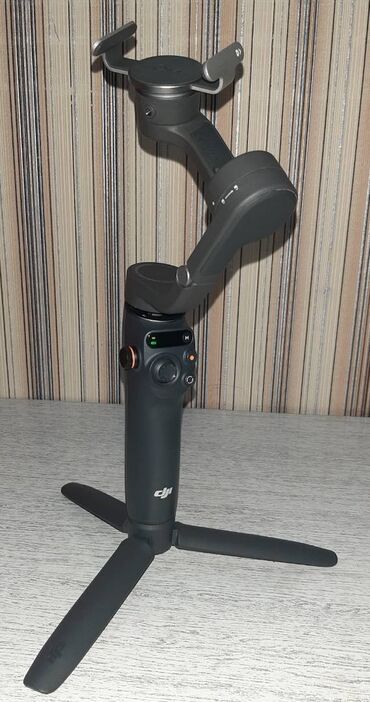 Telefon üçün stabilizatorlar: Dji brendinə məxsus telefon tənzimləyicisi. Əla vəzyətdədi. Real alıcı