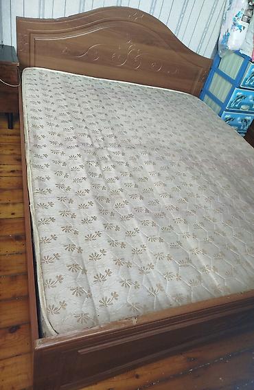 karafat: İki nəfərlik taxt+matras.Altı dəmir karkaslıdır.Qırığı — 2