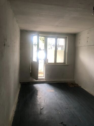 старый толчок квартиры: 1 бөлмө, Кыймылсыз мүлк агенттиги, Чогуу жашоосу жок, Эмерексиз
