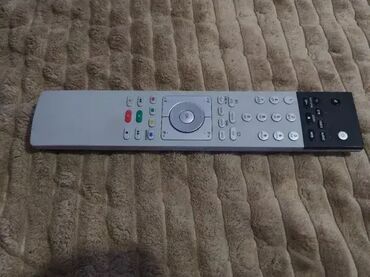 Aksesoari za TV i video: 1. Loewe ÀSISST 2 Remote Control 2. Loewe RC 15702-10 Remote Control — 4