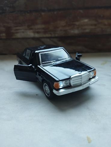 Kolleksiya üçün metal model avtomobil - Miqyas: təxmini 1:43 -
