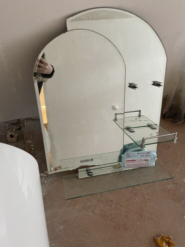 доставка мебели: Зеркало в ванную, целое, в хорошем состоянии