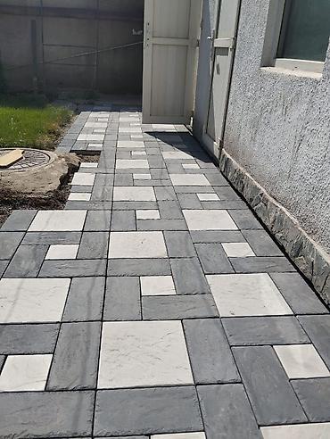 ness construction: Укладка тротуарной плитки «Клетка» (двухцветная, серый/светло-серый) — 1