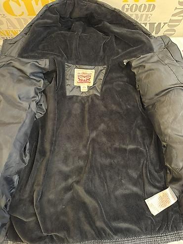 Верхняя одежда: Levi’s qara rəngli qışlıq puffer gödəkçə - Model: kapüşonlu, ön — 6