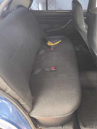 VAZ (LADA): VAZ 2107, mavi rəngli sedan Xüsusiyyətlər: - Kuzov: sedan, klassik — 11