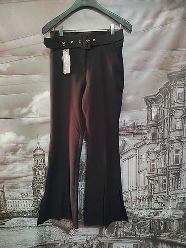 Crne ženske pantalone sa visokim strukom i kaišem - Model: šire