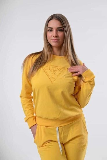 Gornji i donji deo: Zenske trenerke
S M L XL XXL
vezen znak Cena 2800 din. NABAVKA — 1