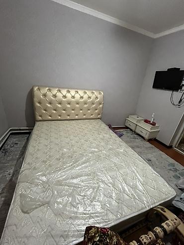 фикус тинеке: Двуспальная кровать с мягким изголовьем и матрасом. - Размер — 1